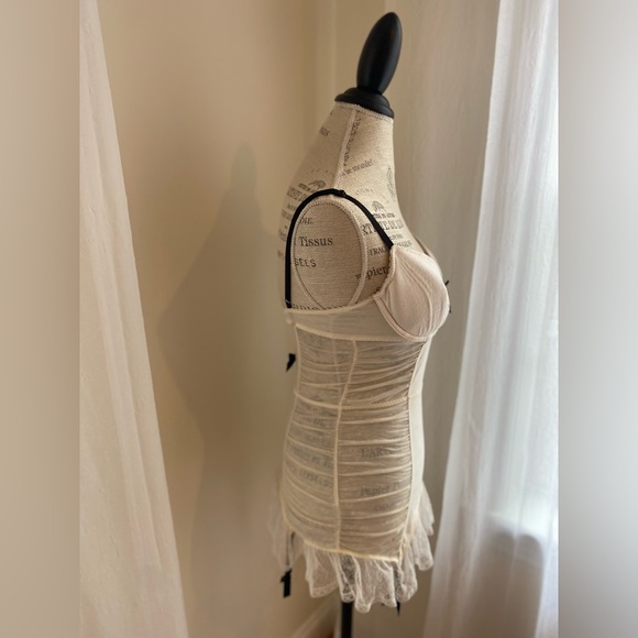 Victoria’s Secret intimates white cotton lace bodice with black details - Picture 9 of 12